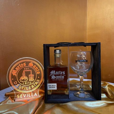 Estuche Ron Añejo Superior + copa 